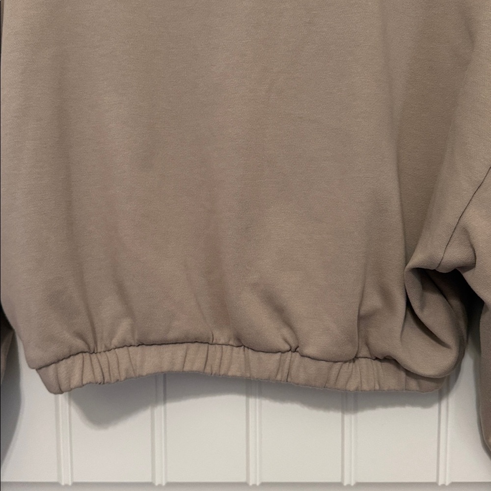 Gymshark Cropped Sweatshirt Taupe Elastic Waist Workout Pullover Size Medium - Picture 6 of 6